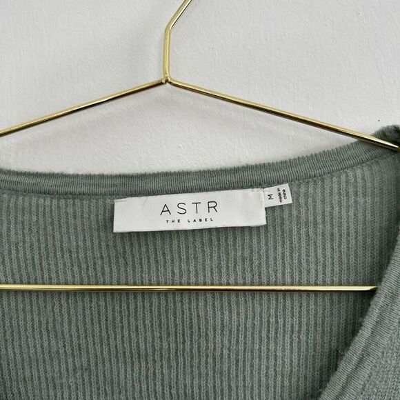 Astr the Label Revolve Jade Green 3D floral Knit Cropped Sweater Size Wool Blend - Picture 4 of 9